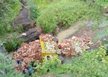 Truk Bermuatan Makanan Ringan Terjun ke Sungai Mandan di Wonogiri, Sopir Diduga Mengantuk