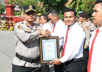 Polres Madiun Kota Beri Penghargaan 27 Personel Berprestasi, Kapolres Tekankan Profesionalisme dan Loyalitas