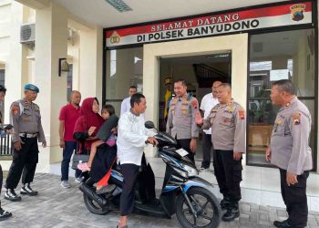 Polres Boyolali Serahkan Bantuan Sepeda Motor kepada Pedagang Cilok Korban Pencurian