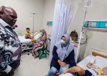 Menteri HAM Tinjau Korban Dugaan Keracunan MBG di Mojokerto, SPPG Diminta Dievaluasi Total