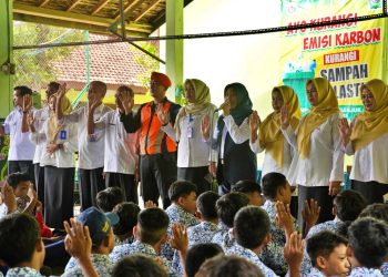 KAI Daop 7 Madiun Edukasi 750 Pelajar di Nganjuk untuk Cegah Vandalisme Jalur Kereta Api