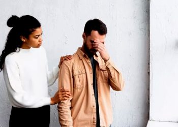 7 Ciri Utama Lelaki Yang Menyembunyikan KetidakBahagiaan Kronis