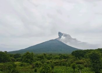 Gunung Ile Lewotolok Meletus Dua Kali, Kolom Abu Capai 500 Meter