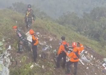 Tim SAR Temukan Satu Korban Meninggal Pesawat ATR 42-500 di Jurang Gunung Bulusaraung