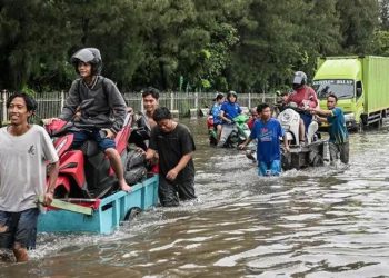 Banjir Rendam 37 RT dan 12 Ruas Jalan di Jakarta, Ketinggian Air Capai 80 Sentimeter