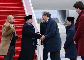 Presiden Republik Indonesia Prabowo Subianto tiba di Bandar Udara Orly, Paris, Prancis, pada Jumat (23/1/2026) sekitar pukul 14.50 waktu setempat, setelah menyelesaikan rangkaian kunjungan kerja di Davos, Swiss. Kunjungan ke Prancis ini menjadi bagian dari agenda diplomasi bilateral Indonesia untuk memperkuat kemitraan strategis dengan salah satu negara kunci di Eropa.