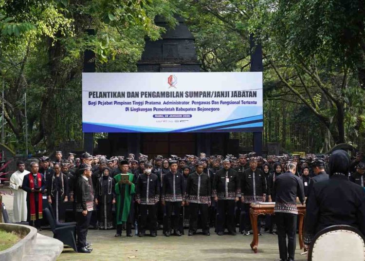 Nuansa Sakral Kayangan Api Warnai Pelantikan 201 Pejabat Pemkab Bojonegoro