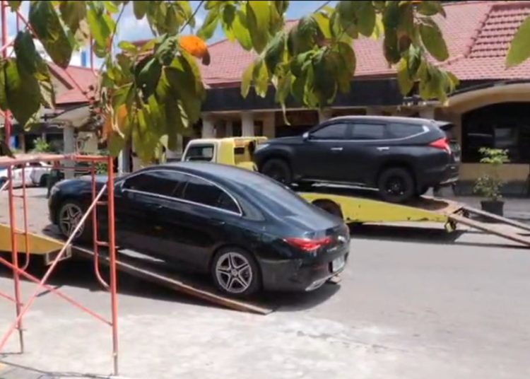 Dua Mobil Ketua PBSI Kota Madiun Dibawa KPK ke Jakarta