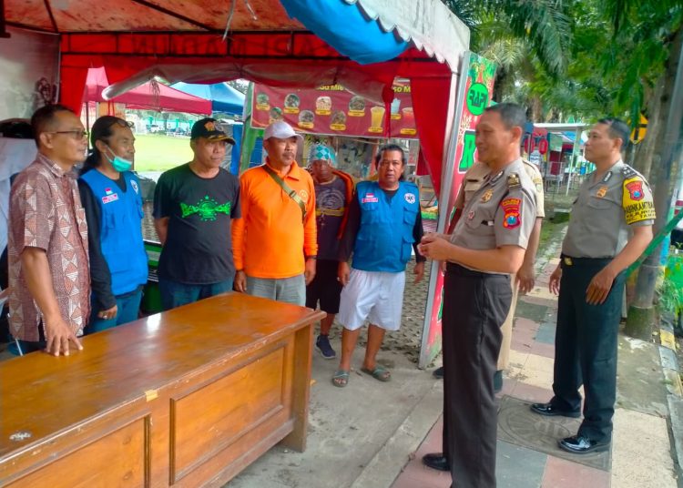 Perkuat Siaga Bencana, Kanit Binmas Polsek Taman Sambangi Pos Relawan di Lapangan Gulun