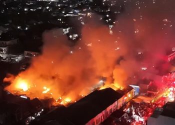 Kebakaran Ruko Tekstil di Cipadu Tangerang Selatan, Puluhan Damkar Dikerahkan