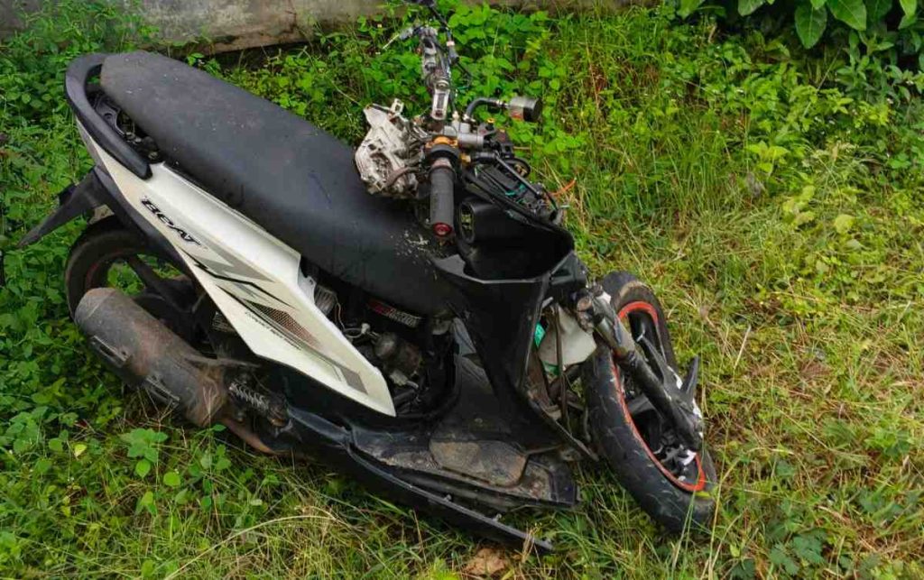 Tabrakan Truk dan Motor di Depan Mapolsek Purwantoro, Dua Orang Luka Berat