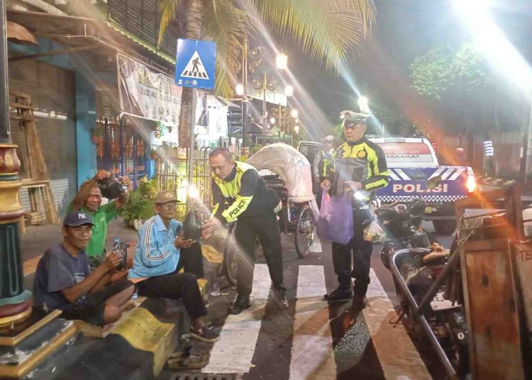 Satlantas Polres Madiun Kota Gelar Sahur On The Road, Perkuat Kamtibmas Selama Ramadhan 1447 H