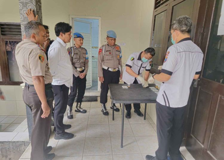 Polres Madiun Gelar Tes Urine Mendadak 34 PJU dan Kapolsek, Tegaskan Komitmen Bersih Narkoba