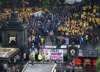 650 Mahasiswa Gelar Aksi di Depan Polda Jateng, Berlangsung Tertib dan Kondusif