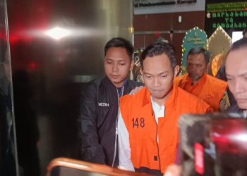 KPK Tetapkan Bupati Cilacap dan Sekda Tersangka Dugaan Pemerasan Dana THR