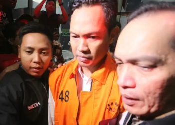 KPK Geledah Rumah Dinas dan Kantor Bupati Cilacap Terkait Kasus Dugaan Pemerasan THR