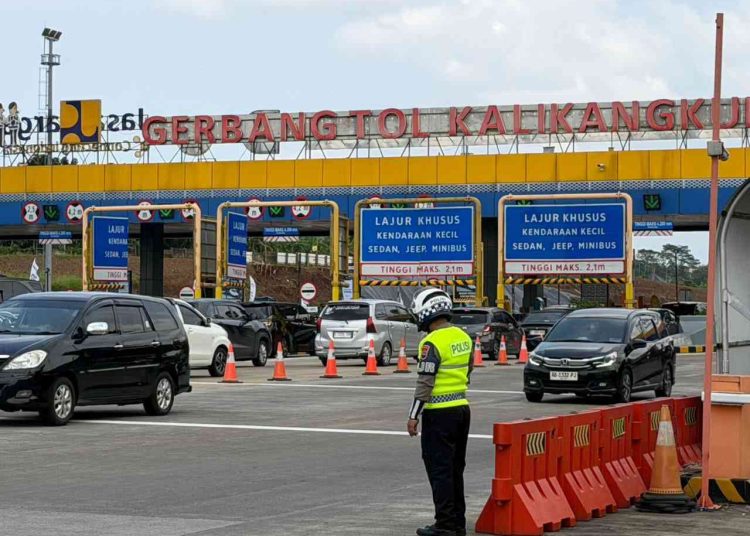 Arus Kendaraan ke Jawa Tengah Meningkat, GT Kalikangkung Catat Lebih dari 31 Ribu Kendaraan
