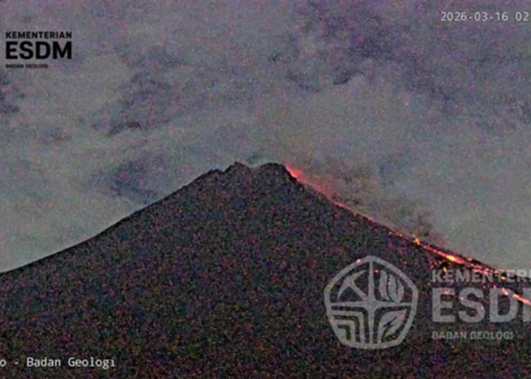 Gunung Merapi Luncurkan Awan Panas Guguran 1,5 Km, Warga Diminta Waspada