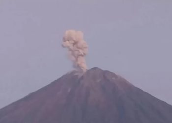 Gunung Semeru Erupsi, Kolom Abu Capai 1.000 Meter, Status Siaga Level III