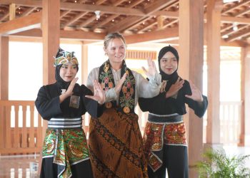 PSHT Madiun Perkenalkan Pencak Silat ke Wisatawan Inggris, Dorong Budaya Lokal Mendunia