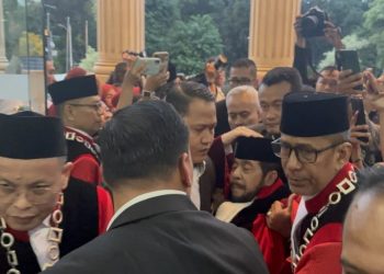 Anwar Usman Pingsan Usai Wisuda Purnabakti di Gedung MK