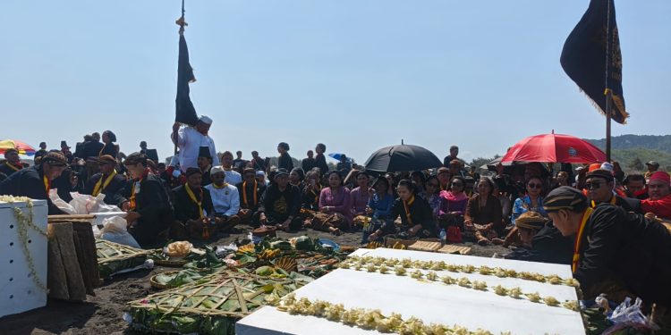 Labuhan Adang Kraton Surakarta Digelar di Parangkusumo Setelah Penundaan
