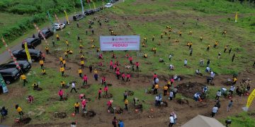 Momentum Hari Bumi, Polisi dan Perhutani Rehabilitasi Lahan di Madiun