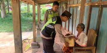 Polres Wonogiri Hadirkan Kepedulian, Warga Jatisrono Terima Bantuan Sembako