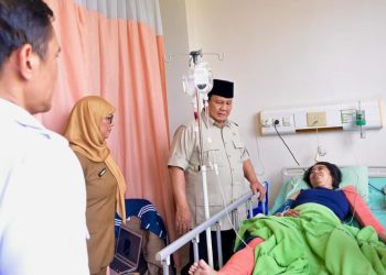 Prabowo Jenguk Korban Tabrakan KA-KRL di Bekasi, Instruksikan Investigasi Menyeluruh Sistem Keselamatan Perkeretaapian