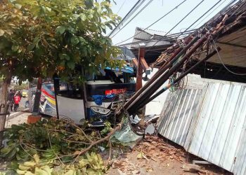 Kecelakaan Truk vs Bus Mogok di Madiun Picu Evaluasi Standar Pengamanan Darurat
