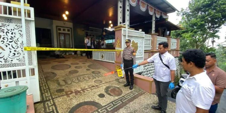 Kades Pakel Lumajang Dibacok OTK, Diserang Saat Terima Tamu