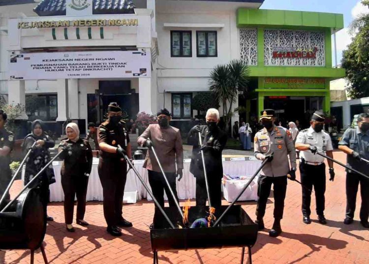 3.142 Pil Koplo dan Sabu 8,2 Gram Dimusnahkan Kejari Ngawi