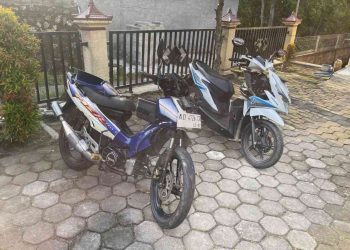 Dua Motor Adu Depan di Tanjakan Giritontro, Satu Pengendara Alami Luka Serius