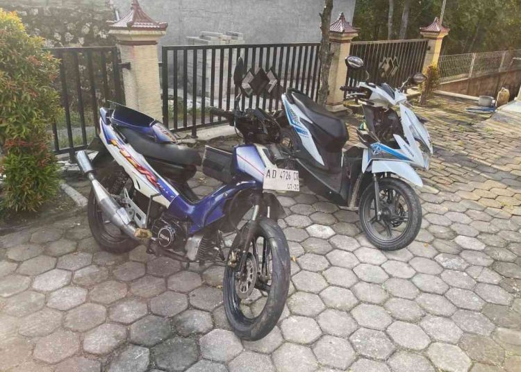 Dua Motor Adu Depan di Tanjakan Giritontro, Satu Pengendara Alami Luka Serius