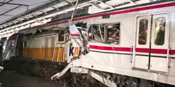 BREAKING NEWS: KRL dan Argo Bromo Anggrek Tabrakan di Bekasi Timur, Evakuasi Penumpang Berlangsung