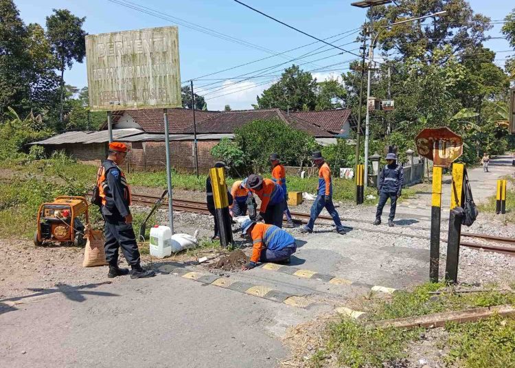 KAI Daop 7 Madiun Normalisasi Perlintasan Sebidang di Blitar, Dua Jalur Dipersempit Demi Keselamatan
