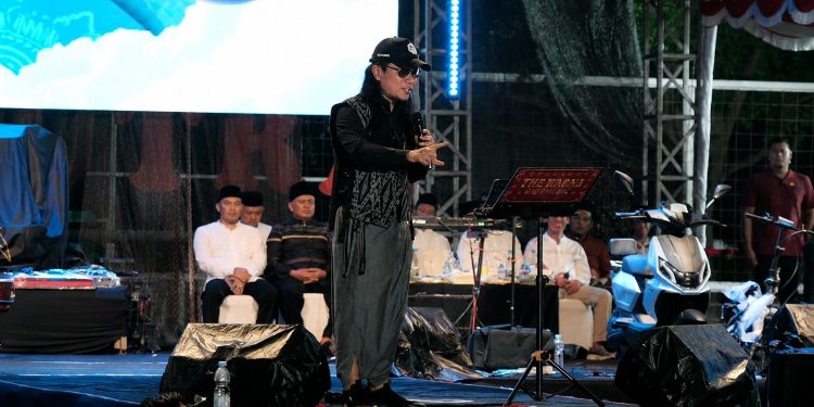 Gus Miftah Serukan Persatuan di Konser Gema Merah Putih Madiun