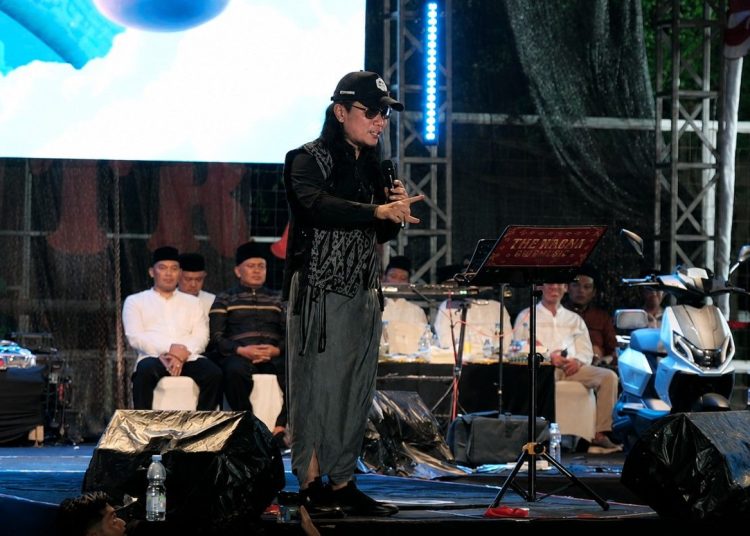 Gus Miftah Serukan Persatuan di Konser Gema Merah Putih Madiun