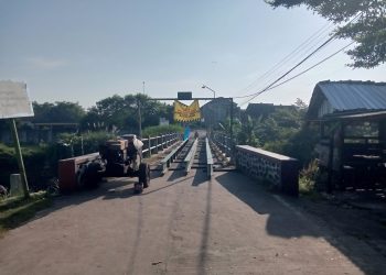 Jembatan Ambrol di Desa Glonggong Madiun Dibangun Darurat, Warga Harap Segera Ada Jembatan Permanen