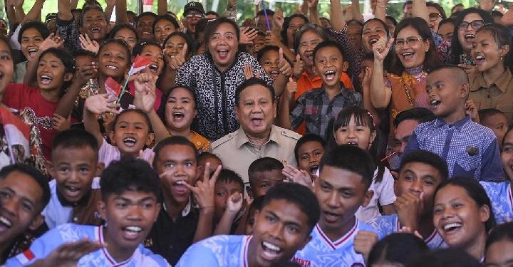 Prabowo Salurkan Bantuan Digital dan Kapal Nelayan di Pulau Miangas, Dorong Pemerataan Infrastruktur Perbatasan