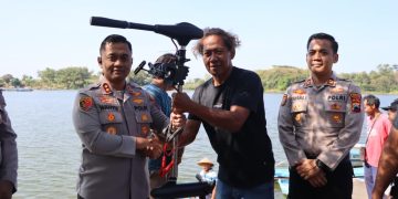 Polres Wonogiri Salurkan Mesin Kapal Listrik untuk Nelayan Waduk Gajah Mungkur