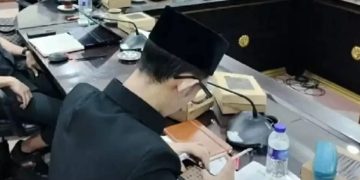 Gerindra Sidang Anggota DPRD Jember yang Viral Main Gim dan Merokok Saat Bahas Stunting
