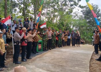 Gotong Royong TNI-Polri dan Warga Sukseskan TMMD di Wonogiri