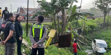 Empat Tewas, MPV Tertabrak Kereta Api Argo Bromo Anggrek di Perlintasan Tanpa Palang Pintu di Grobogan