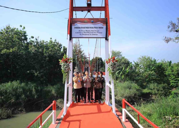 Kapolres Madiun Resmikan Jembatan Merah Putih Presisi, Dorong Akses Ekonomi dan Mobilitas Warga