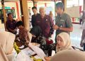 Penyaluran Bantuan Pangan di Ngawi Disertai Kuatnya Semangat Gotong Royong Warga