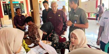 Penyaluran Bantuan Pangan di Ngawi Disertai Kuatnya Semangat Gotong Royong Warga