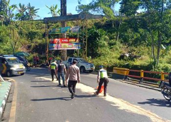 Polres Wonosobo Gerak Cepat Tangani Tumpahan Solar di Jembatan Ngasinan