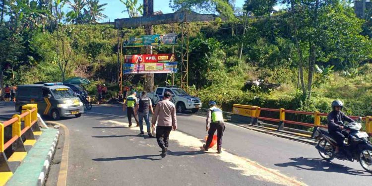 Polres Wonosobo Gerak Cepat Tangani Tumpahan Solar di Jembatan Ngasinan