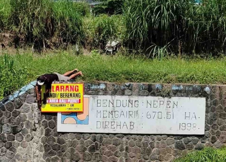 Polisi Edukasi Anak-anak di Bendungan Kali Pleret Boyolali, Antisipasi Risiko Tenggelam dan Bullying